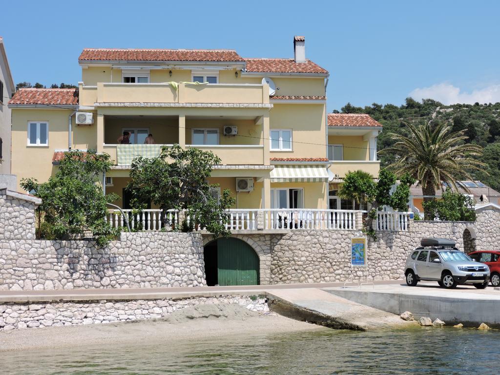 Captain'S Apartment Barbat na Rabu المظهر الخارجي الصورة