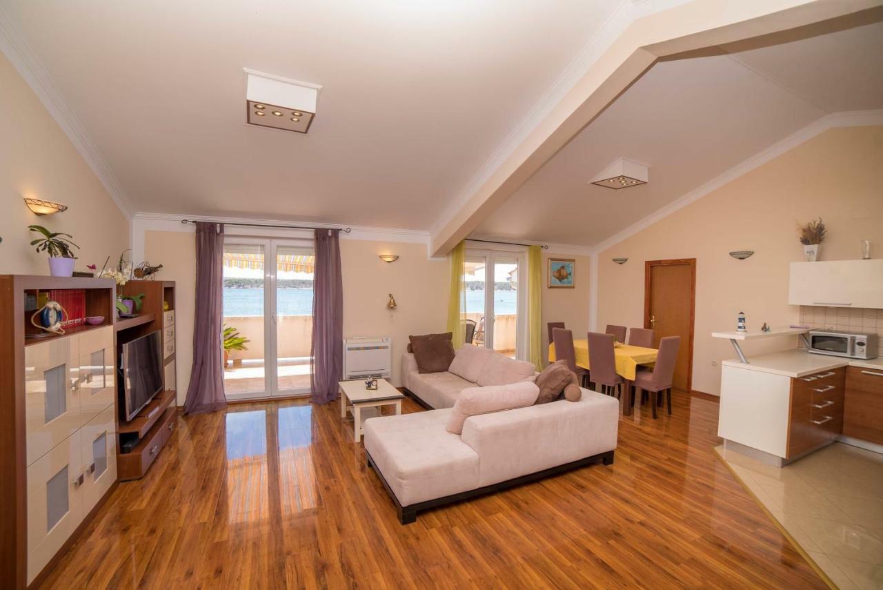 Captain'S Apartment Barbat na Rabu المظهر الخارجي الصورة